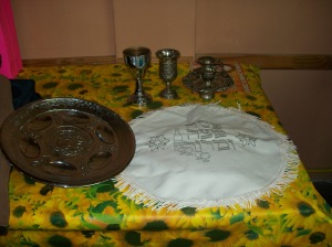 Preparación del Seder, cena familiar festiva